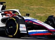 AYX体育赛事-哈斯车队横扫迈凯伦，塞恩斯扛起全队