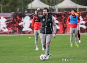 爱游戏官方-广东队客场大胜，主教练称球队雄心壮志