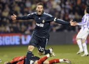 爱游戏APP-欧冠半决赛之夜，卢卡库化身无解命题，对手防线陷入绝望迷宫