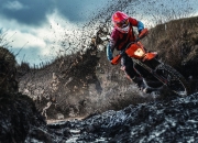 爱游戏-欧冠半决赛之夜，武切维奇攻防两端统治，书写个人传奇