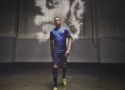 爱游戏在线-巴黎节奏，维尼修斯之舞，一场战术交响如何重塑英法足球对话