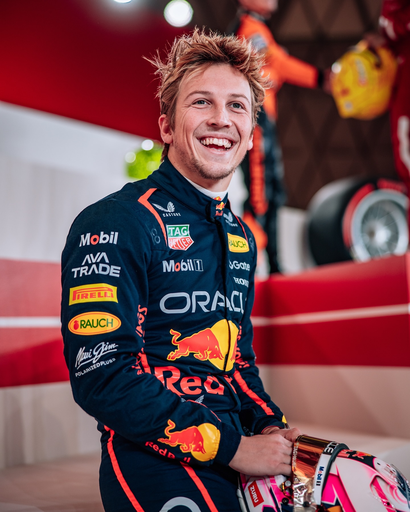 阿斯顿马丁逆转红牛二队，皮亚斯特里高光表现