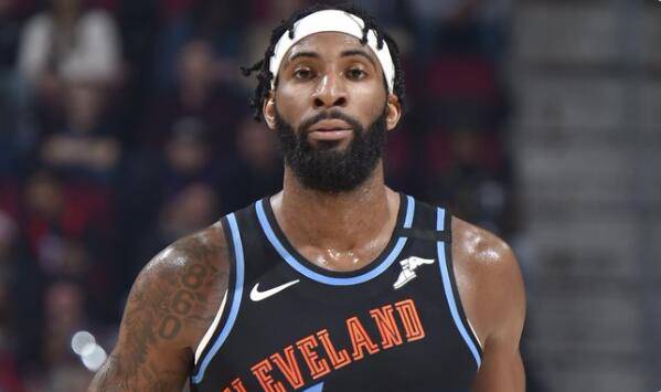 骑士绝杀深圳队，麦科勒姆点燃赛场