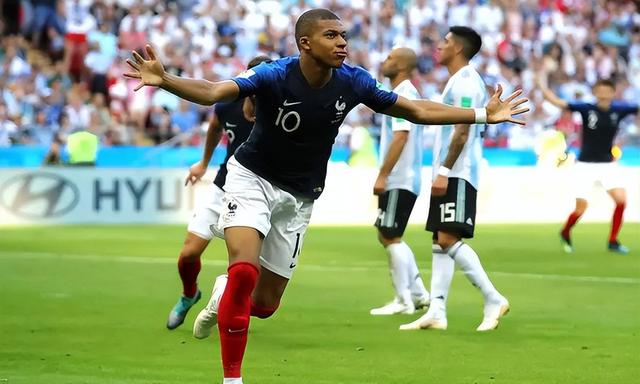 法国队碾压中国队，黄鸭组合统治全场