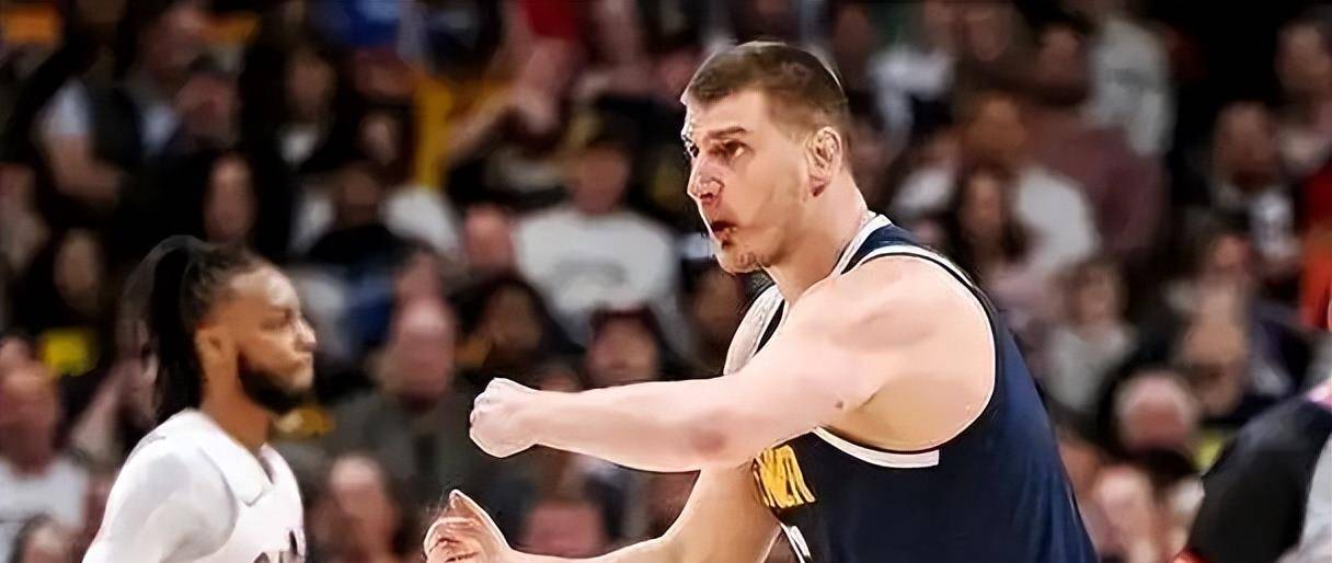 魔术完胜北京队，约基奇点燃赛场