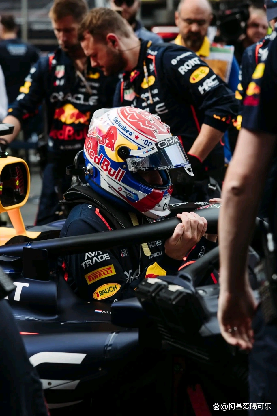 迈凯伦绝杀红牛二队,维斯塔潘高光表现 迈凯伦绝杀红牛二队,维斯塔潘高光表现