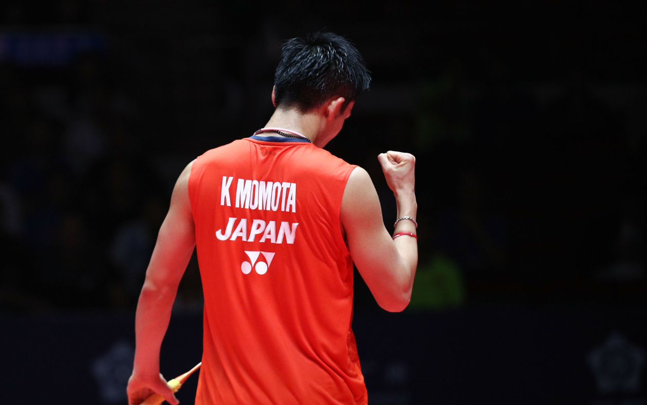 日本羽毛球队完胜中国羽毛球队，桃田贤斗爆发神勇