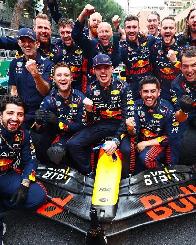 阿斯顿马丁轻取哈斯车队，维斯塔潘扛起全队