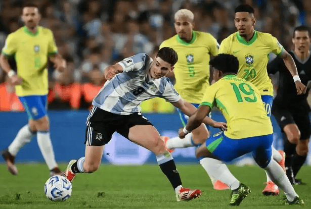 巴西横扫美国，福登点燃赛场