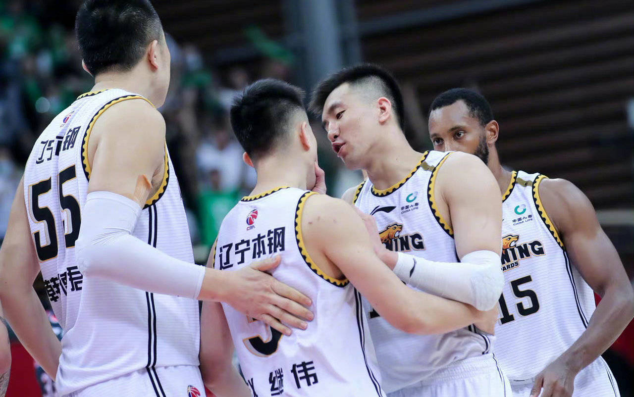 辽宁男篮主场首胜，士气大振！