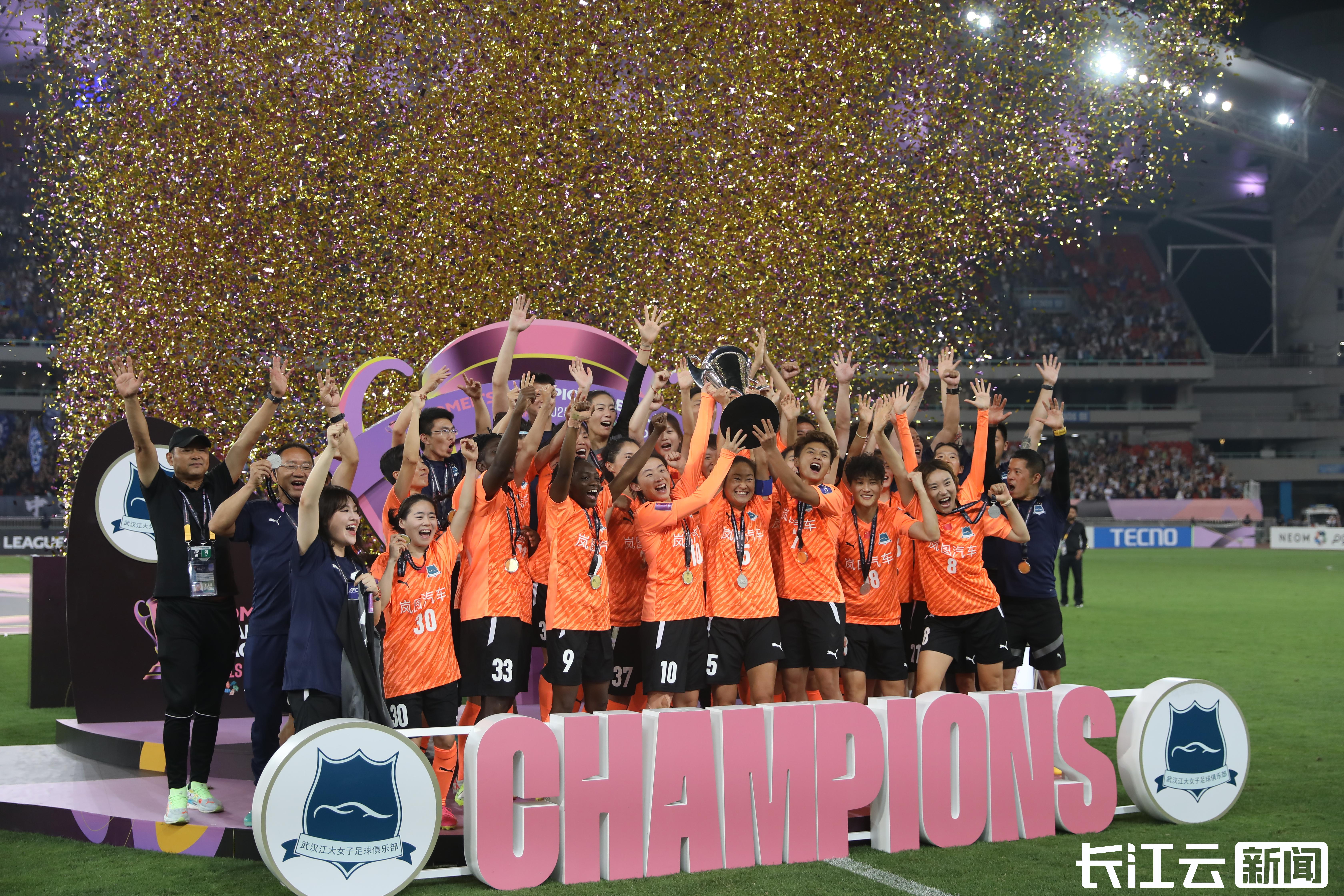 亚冠比赛激战中一方球队夺得胜利，晋级下一轮