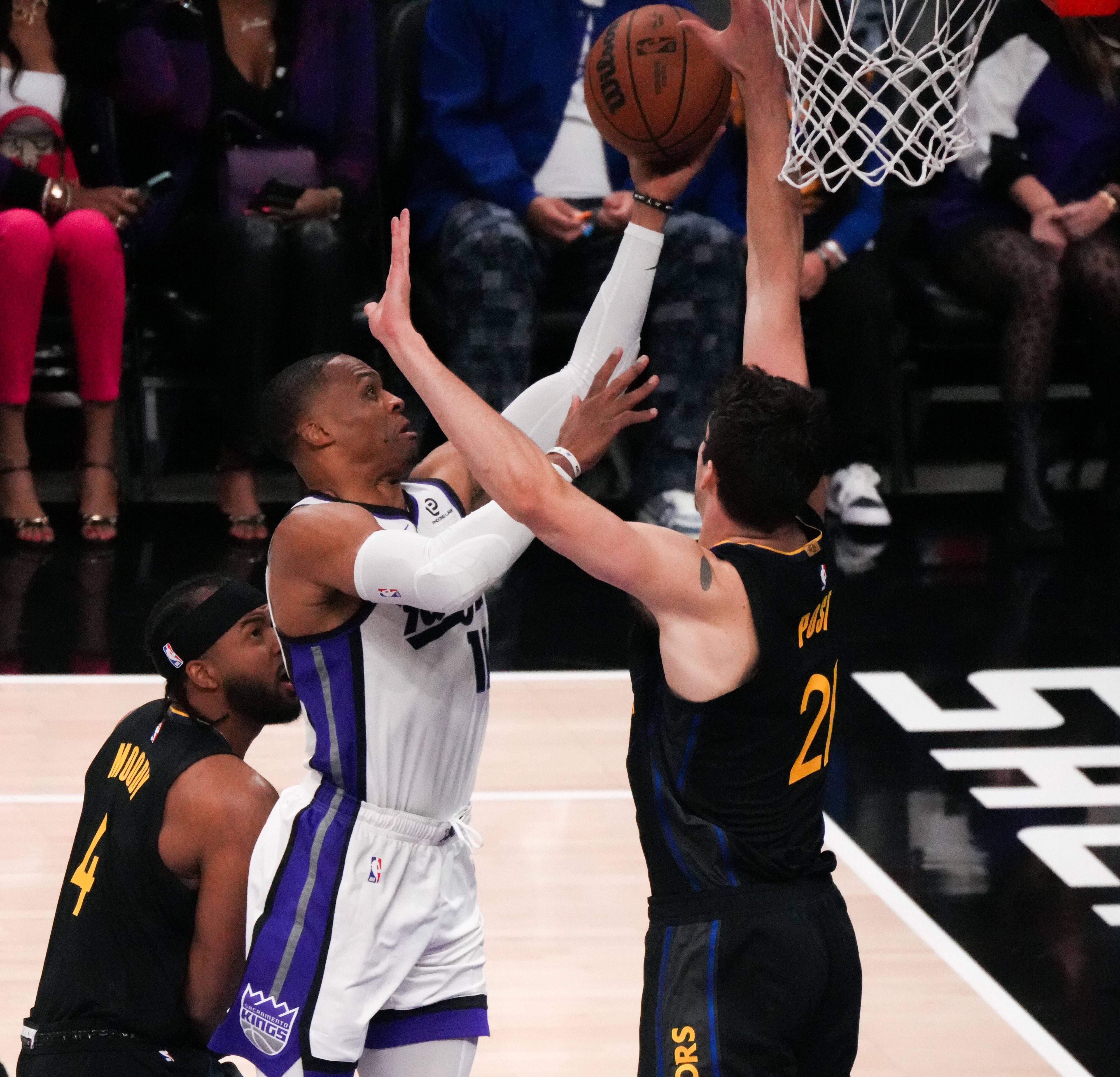 勇士队连续五场获胜，詹姆斯无可奈何