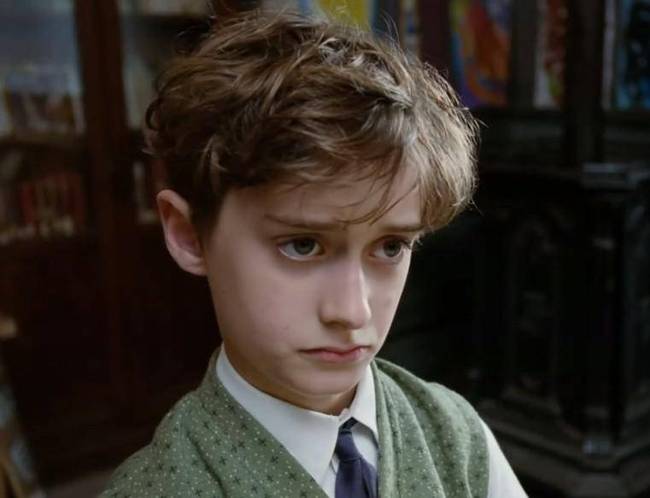 大巴黎球星逗比舞台表演，球迷沉迷于幽默秀场