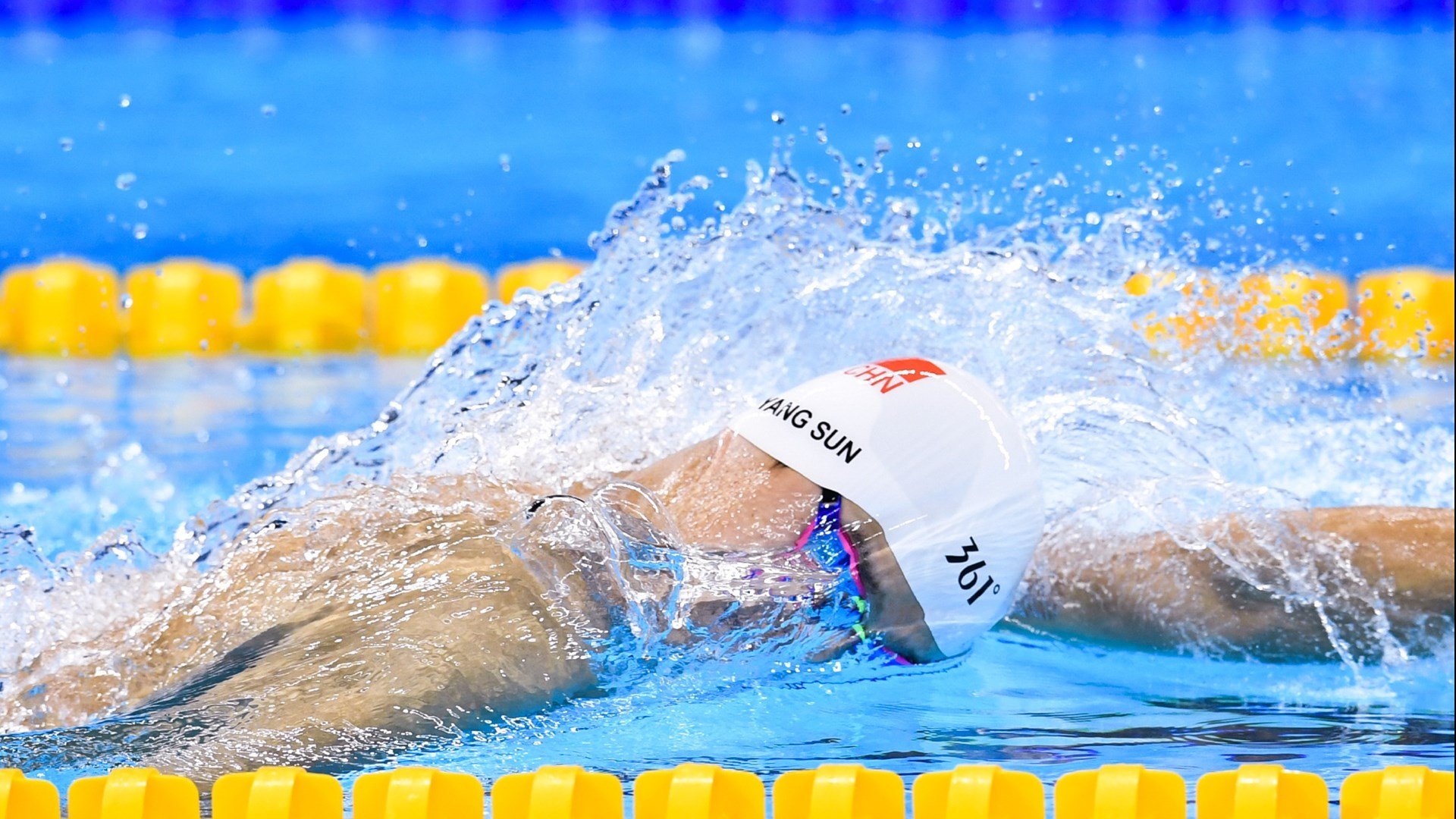 赛道与绿茵的奇妙交汇，当F1争冠悬念遇上韩国最后时刻击败智利